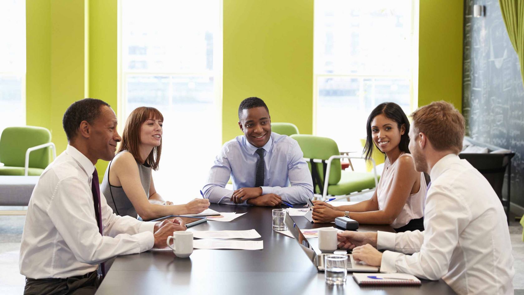 люди в офисе. The meeting be long. Business major. The meeting be long. The meeting be long.