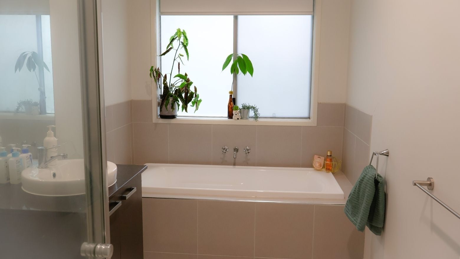 Image of Ballarat accommodation bathroom.