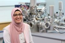 PhD candidate Ruqaya Maliki, from Dr Suzanne Cutts’ lab, is working to improve breast cancer therapies. She loads chemotherapy drugs into nanoparticles to target tumours, then studies the interaction at a cellular level. “I hope my research will lead to more effective treatments with fewer side-effects,” she said.