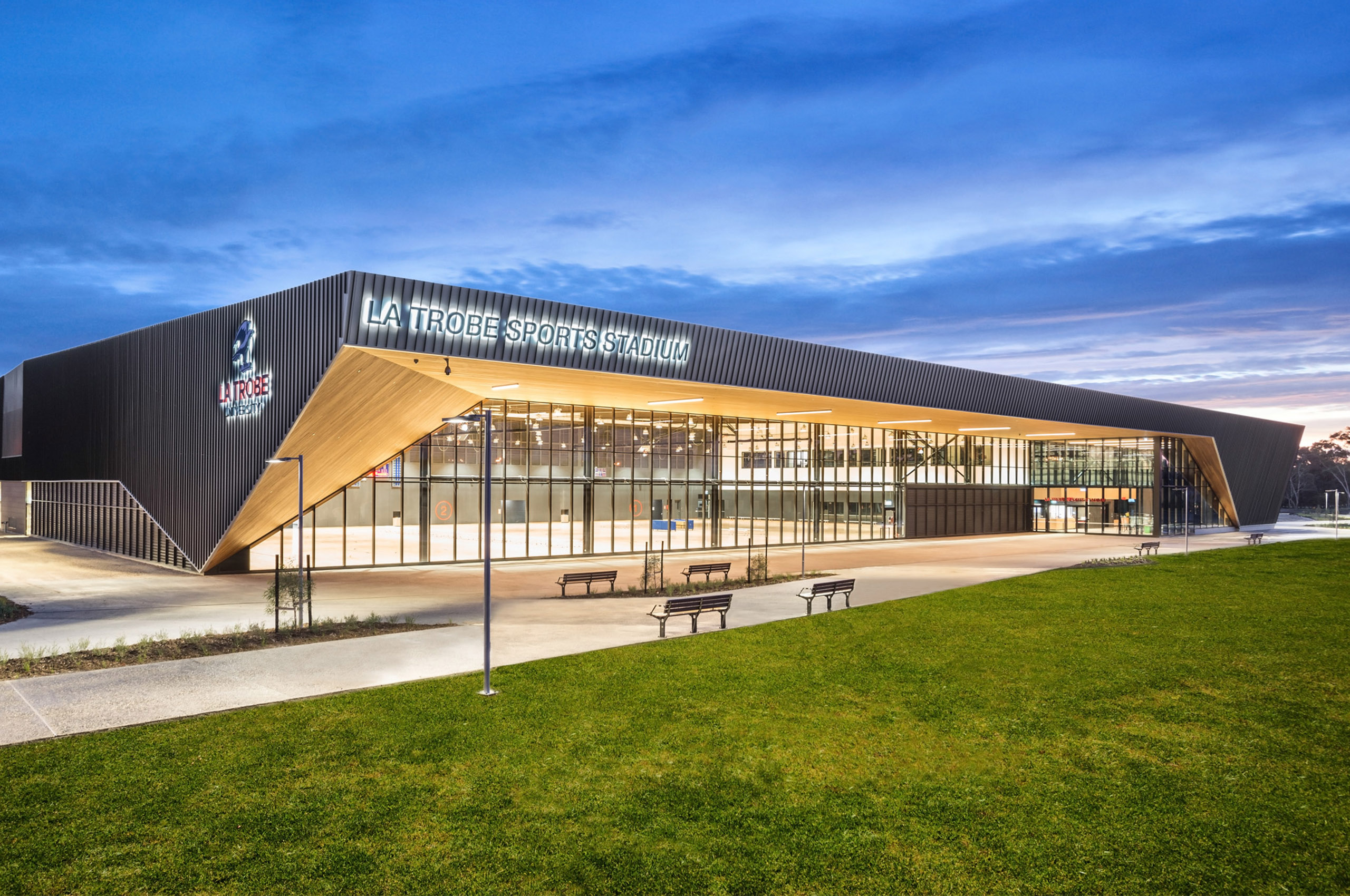 La Trobe Sports Stadium, Sport at La Trobe, La Trobe University