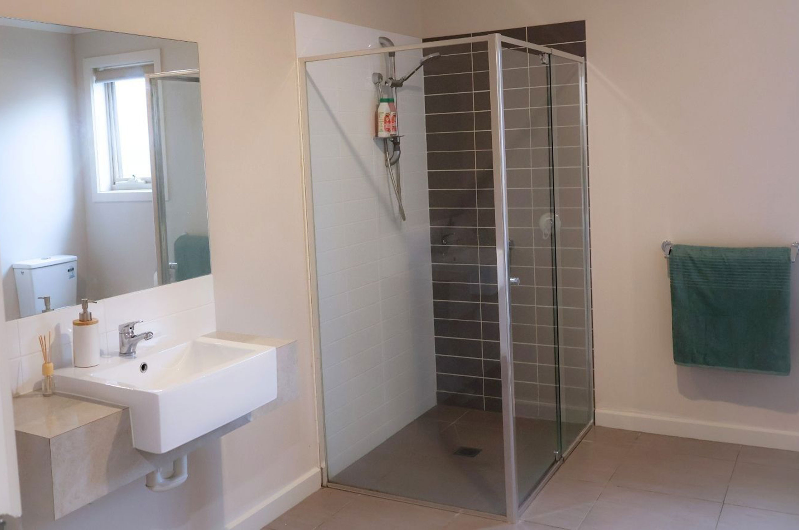 Image of Melton accommodation bathroom