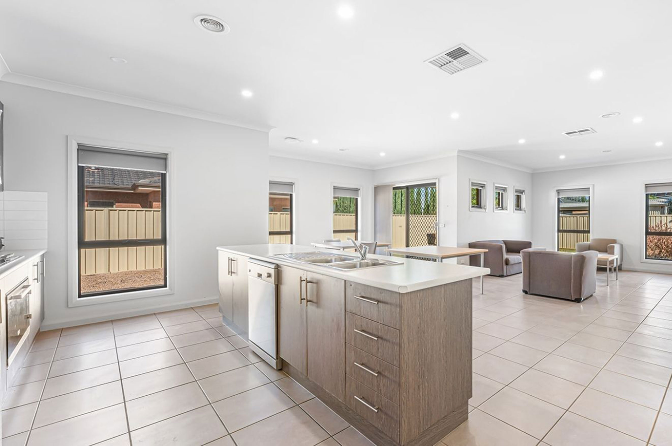 Image of Mildura accommodation kitchen.