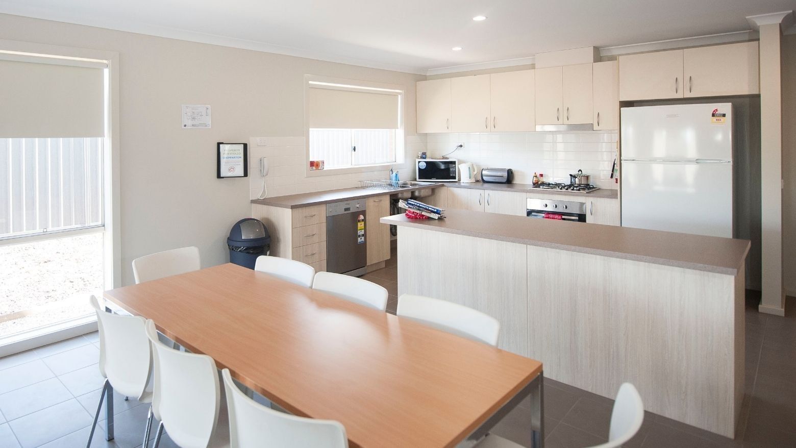 Image of Shepparton accommodation kitchen.