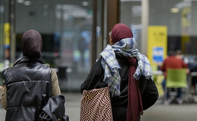 On campus after dark? Use the Uni-Safe service