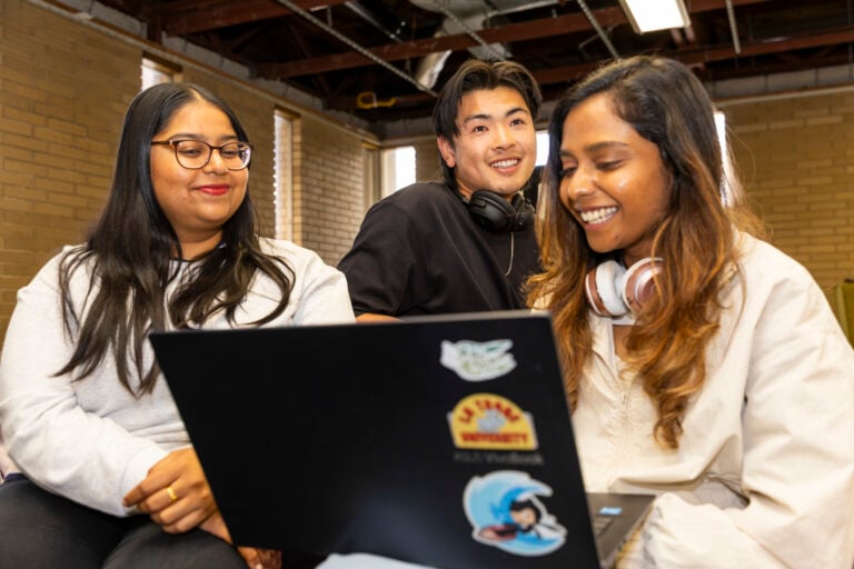 How to apply for the 2026 La Trobe Access Scholarships