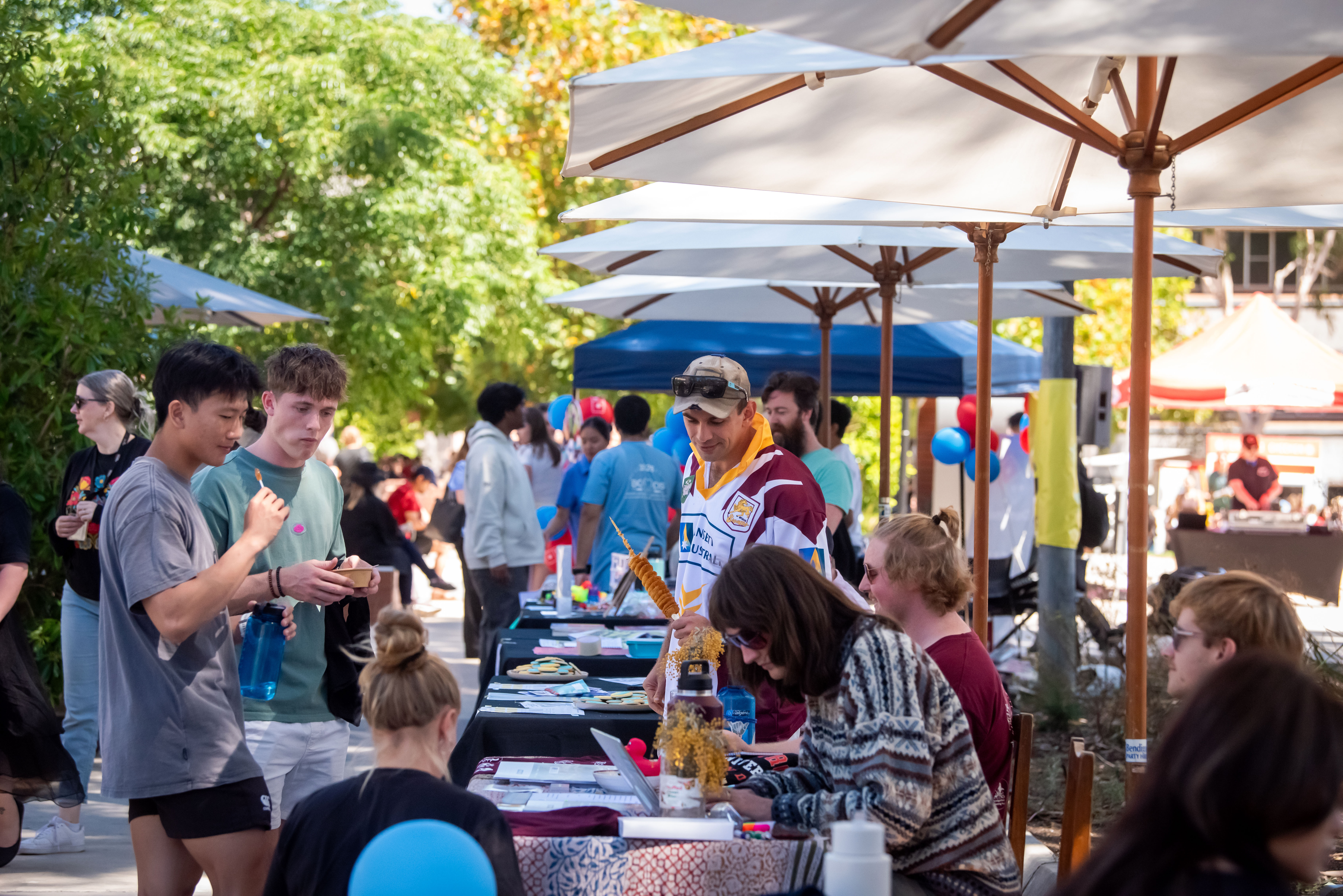 An event outdoors at the Bendigo campus, where students are browsing stalls.