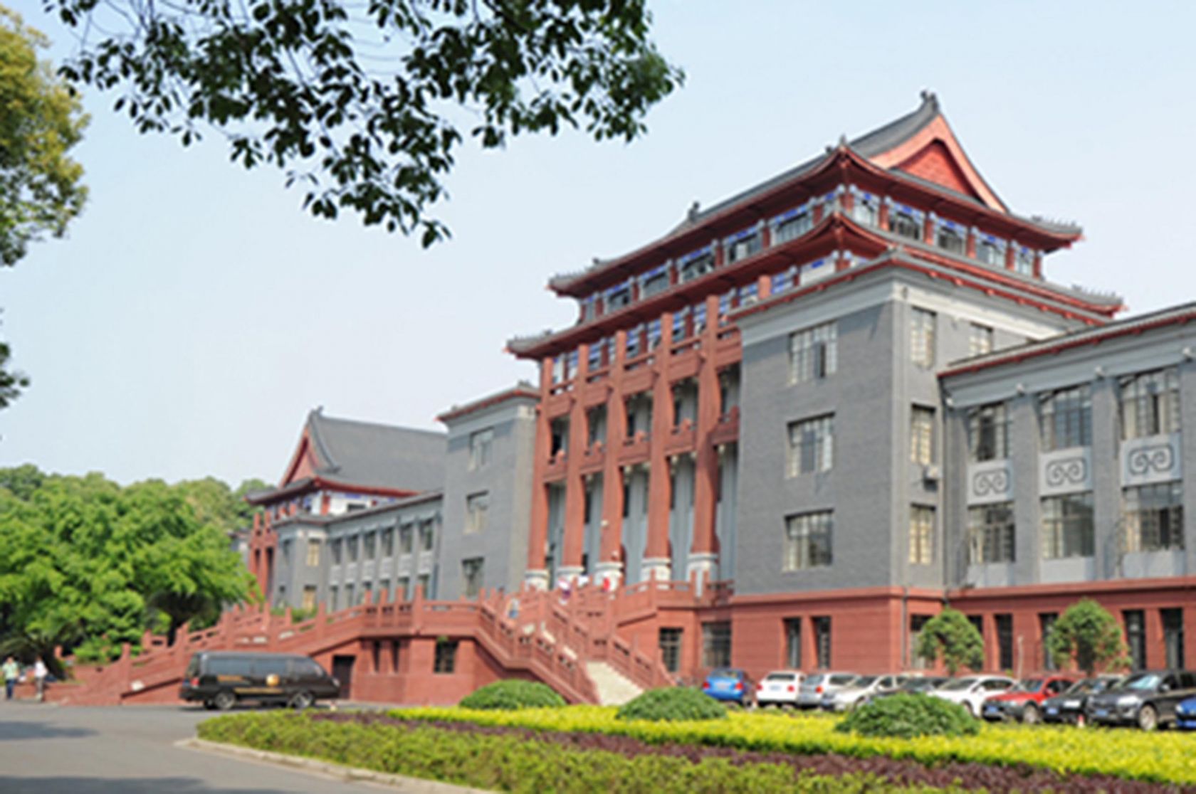 Восточный китайский университет